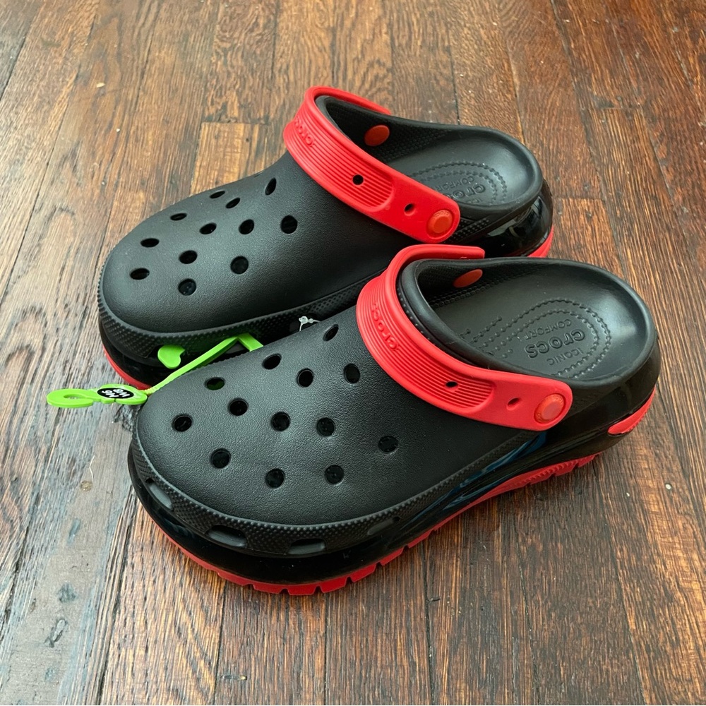 Crocs Classic Mega Crush Black/Red Clog